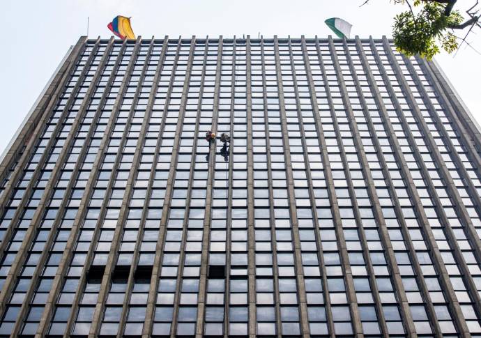 El edifico tiene 136 pisos y mide 150 metros. Fotos Jaime Pérez