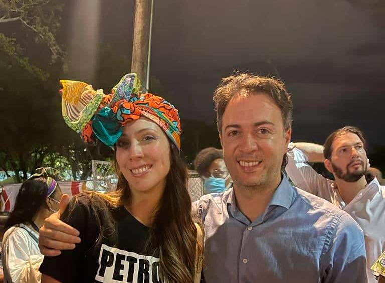 Una carta escrita al parecer por varios padres de familia de la Corporación Duestche Schule Medellín cuestiona que las dos hijas de Quintero hayan sido admitidas en la institución. FOTO TOMADA DE TWITTER