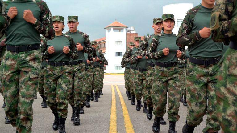 El aumento más significativo en el valor de los subsidios se dio para el rango de soldados y agentes, con un incremento de más de 6 millones de pesos. FOTO: COLPRENSA