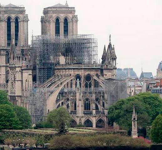 Ante los ojos del mundo, un incendio en abril de 2019 afectó severamente la emblemática construcción francesa. Los trabajos de reparación han revelado detalles de su arquitectura. Foto: Efe.