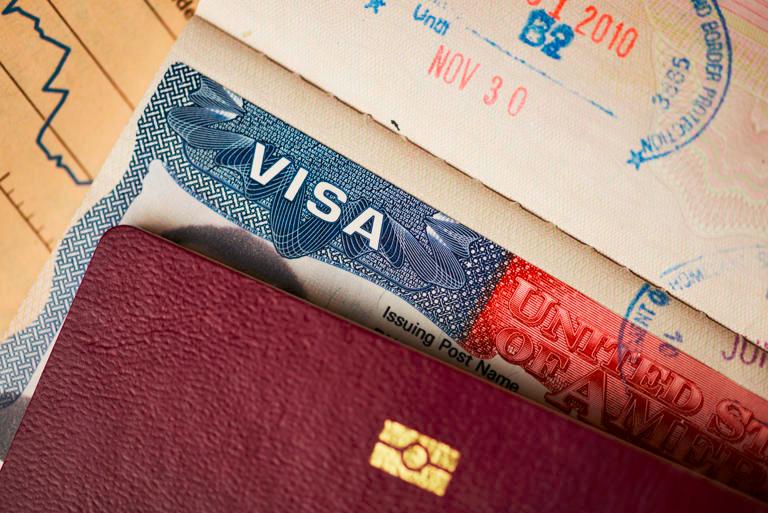 Capturaron a un hombre señalado de sacar visas norteamericanas de manera ilegal. Foto: Guetty imágenes. 