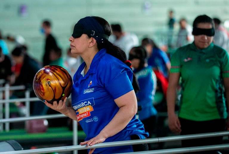 Carolina Rodríguez, durante su competencia en el lanzamiento de martillo, en la cual ganó la medalla de oro. FOTO cortesía Sudamericano sub-20