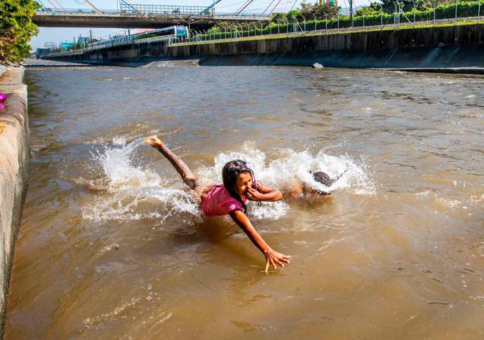 Las 40 personas llegaron a Medellín el miércoles de esta semana. También estuvieron en Pamplona, Bucaramanga y luego en Bogotá, donde pasaron el 24 y el 31 de diciembre. Foto: Esneyder Gutiérrez Cardona 