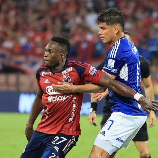 Díber Cambindo, delantero del DIM, luchó durante el partido con Millonarios y les dio problemas a los defensores azules. El jugador espera estar en el duelo de este martes ante El Nacional. <span class="mln_uppercase_mln">FOTO</span> <b><span class="mln_uppercase_mln">MANUEL SALDARRIAGA</span></b>