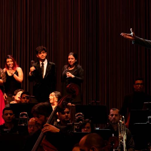 El tenor Andrés Agudelo en uno de los ensayos de La Traviata. FOTO Cortesía 
