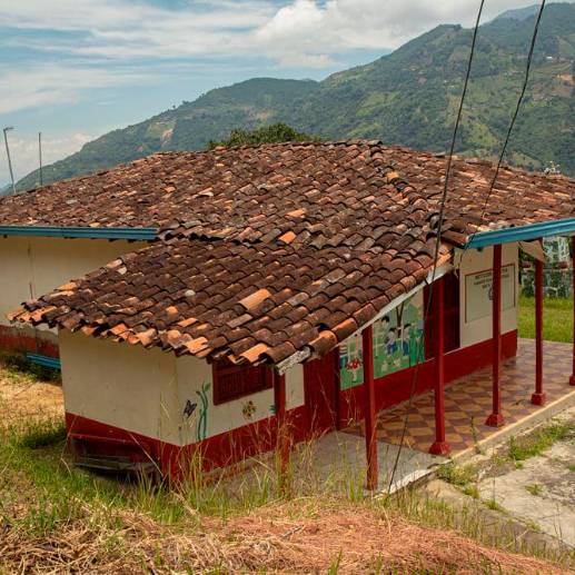 La escuela de la vereda El Guadual será reemplazada por aulas móviles. FOTOS Cortesía
