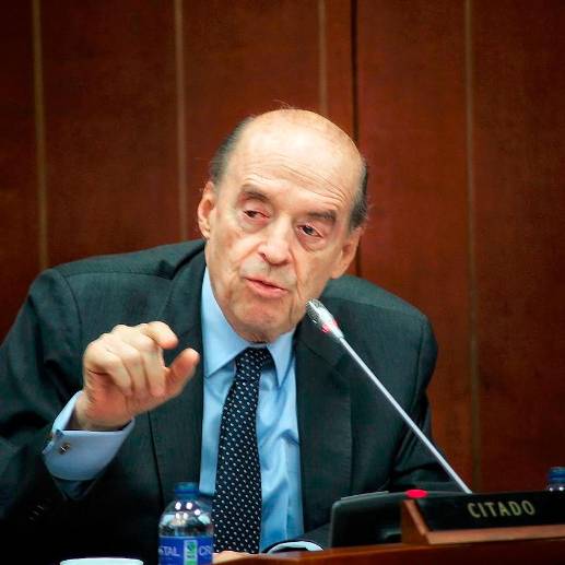 El canciller, Álvaro Leyva, tuvo que asistir a un debate de control político en la Comisión Séptima del Senado. FOTO: Cortesía
