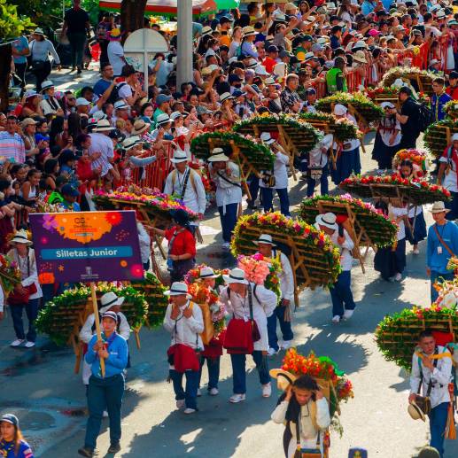 La fiesta de los Silleteros, con 65 años de tradición, llega a las calles del estado de Morelos, México. FOTO CAMILO SUÁREZ