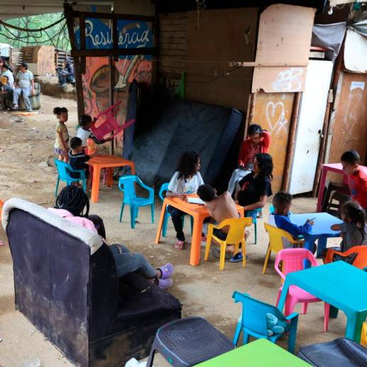 La mayor preocupación tras quedarse sin energía son los 50 niños que viven allí, pues la poca comida que hay para alimentarlos podría descomponerse. FOTOS: MANUEL SALDARRIAGA