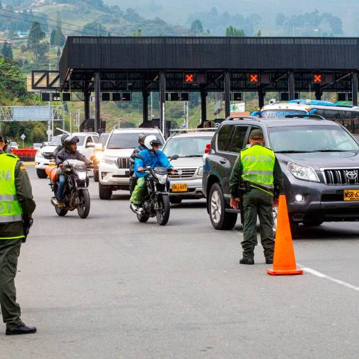 363 conductores fueron sancionados por adelantar en zonas prohibidas de los cuales en su mayoría corresponden a motocicletas, según el Ministerio de Salud. FOTO ESNEYDER GUTIÉRREZ