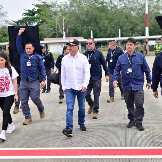 <p>El presidente Gustavo Petro llegó a Caucasia tras 20 días de paro minero. Momentos antes a su arribo a la zona hubo hostigamientos a la fuerza pública. </p><p><span class="mln_uppercase_mln">FOTOs</span> <b><span class="mln_uppercase_mln">Cortesía</span></b></p>
