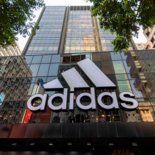 Durante todo 2022, los ingresos de Adidas aumentaron un 1% y crecieron en todos los mercados, excepto en China, con incremento de dos dígitos observados en América del Norte y América Latina. FOTO EFE