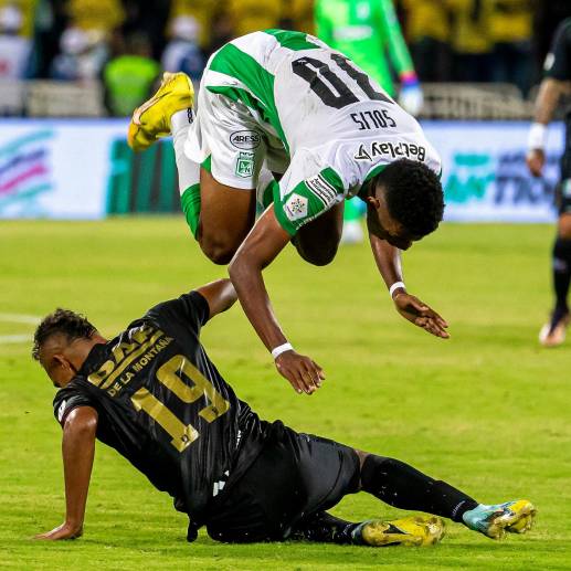 Jhon Solís, quien es uno de los jóvenes que mejor impresión ha causado en este Nacional, padece de una fatiga muscular en el isquiotibial derecho, lo que le generó una semana de incapacidad. <span class="mln_uppercase_mln">FOTO</span> <b><span class="mln_uppercase_mln">Carlos Velásquez</span></b>
