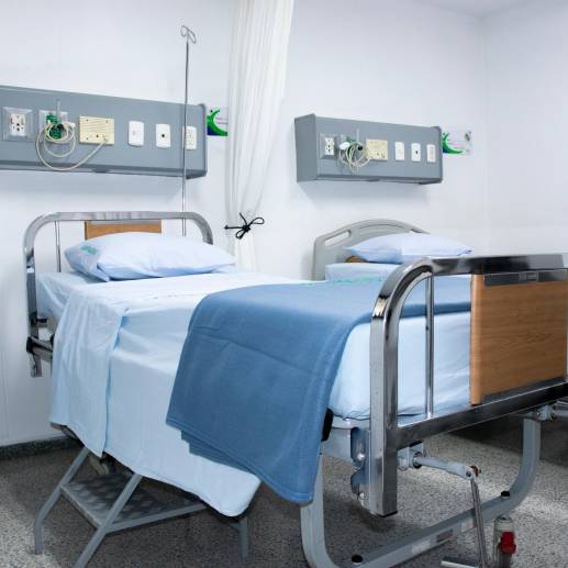 El servicio de hospitalización en Santa Cruz incluye 33 campas para la atención de adultos, entre otros aspectos. FOTO: Cortesía.