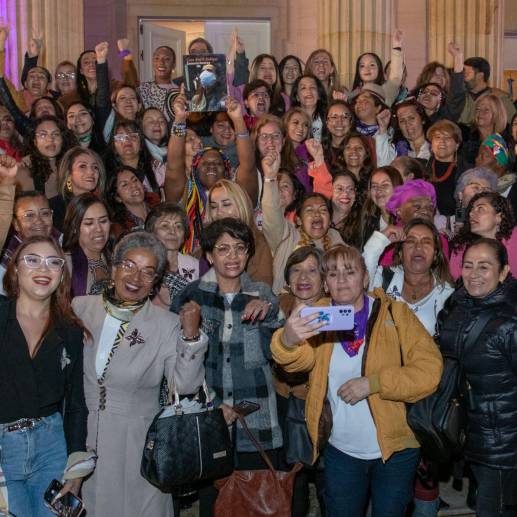 Miles de mujeres representantes de las víctimas de violencia sexual en la Casa de Nariño. FOTO: Presidencia de la Republica 