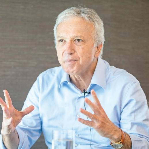 Gonzalo Alberto Pérez, presidente de Grupo Sura, holding de inversiones que propondrá pagar como dividendo $1.280 por acción a sus socios. FOTO Camilo Suárez