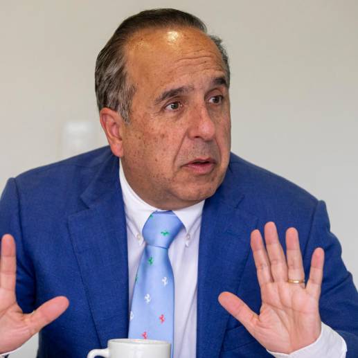 “Las afectaciones de Ultra Air que ocurrieron en días pasados se debieron a la reparación de dos aviones por cuenta de rayos y quizá de animales que se metieron en una turbina, pero eso debió suceder solo un día”, dijo Guillermo Reyes, ministro de Transporte. FOTO Carlos Velásquez 