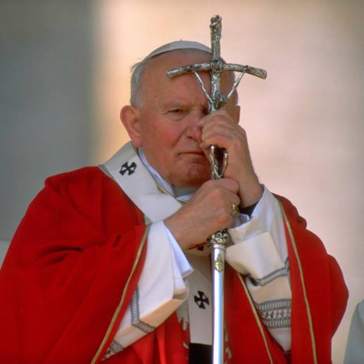 La investigación de Ekke Overbeek señala que mientras fue cardenal de Cracovia, el papa Juan Pablo II supo de casos de pederastia y los ocultó; además, trasladó a los autores para evitar un escándalo. <b><span class="mln_uppercase_mln"> </span></b>FOTO<b><span class="mln_uppercase_mln"> gETTY</span></b>