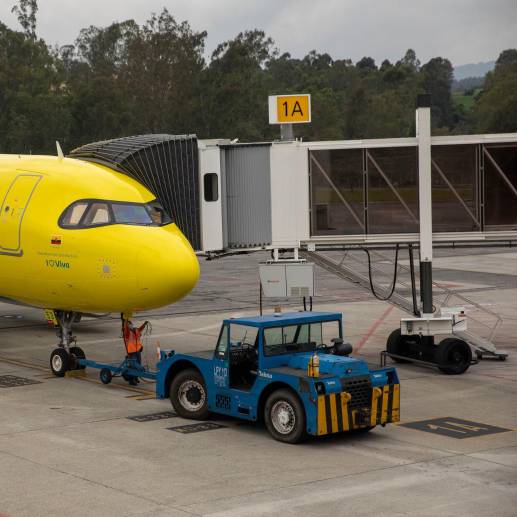 Antes de suspender su operación, la aerolínea Viva atendía el 20% de la demanda aérea, pero con el anuncio de la low cost ahora esa responsabilidad recayó en el otro 80% del mercado. FOTO Archivo