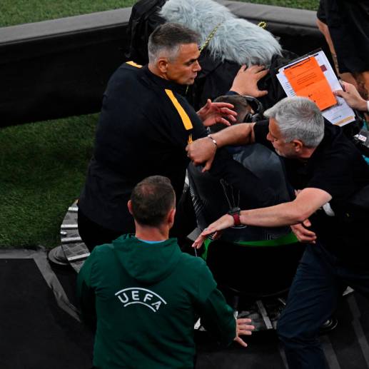 José Mourinho perdió su primera final europea como entrenador. FOTO AFP