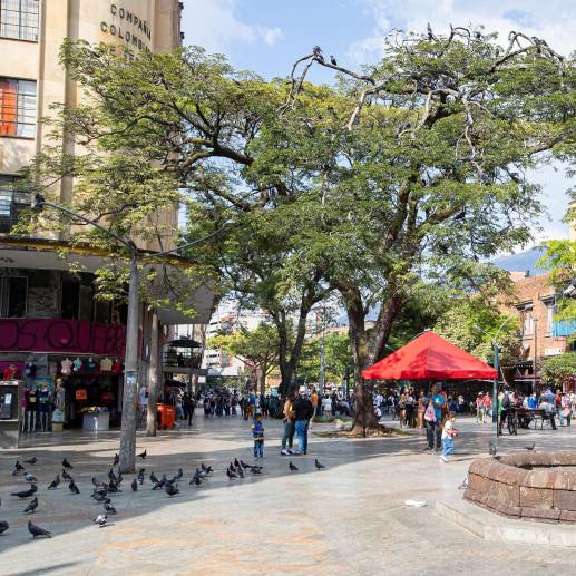 El ataque se registró en esta fuente de la Plaza Botero, la cual se encuentra dentro del cerramiento. FOTO: MANUEL SALDARRIAGA