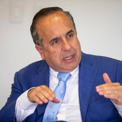Sobre la situación laboral de los trabajadores de Viva Air, el ministro Reyes explicó que la aerolínea cuenta con los recursos para hacer la liquidación de todos los empleados. Foto: Carlos Velásquez.