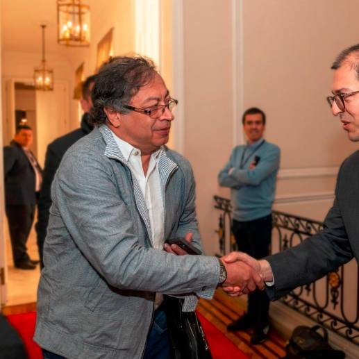El presidente, Gustavo Petro, criticó al fiscal, Francisco Barbosa, por asegurar que el Gobierno pretende legalizar la cadena del narcotráfico. FOTO: Cortesía Presidencia