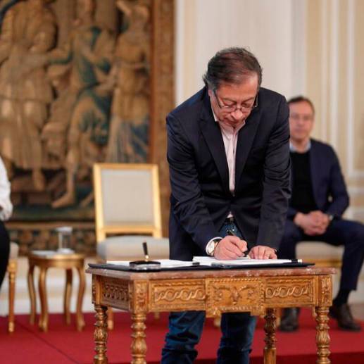 Demanda contra liberaciones de la “primera línea”.