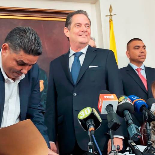 El exvicepresidente Germán Vargas Lleras radicó su reforma a la salud este martes. FOTO: CORTESÍA