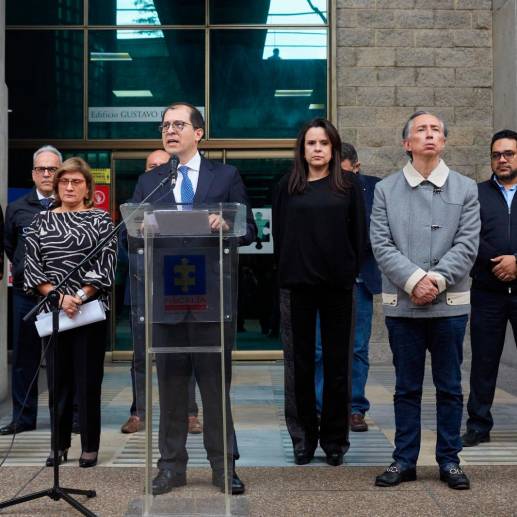 Acompañado de sus principales funcionarios en la Fiscalía, Barbosa calificó lo ocurrido como “parajusticia”. <span class="mln_uppercase_mln">FOTO</span> <b><span class="mln_uppercase_mln">Fiscalía General de la Nación</span></b>