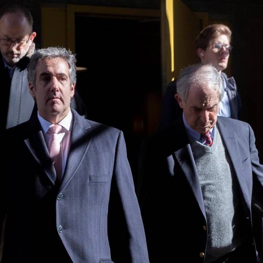 Michael Cohen (izquierda) podría hundir a su exjefe Donald Trump en la corte. FOTO: EFE