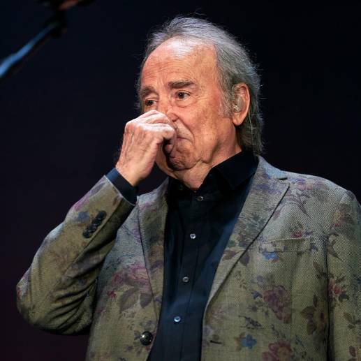 Serrat le dijo adiós a los escenarios el 23 de diciembre pasado, en su natal Barcelona.