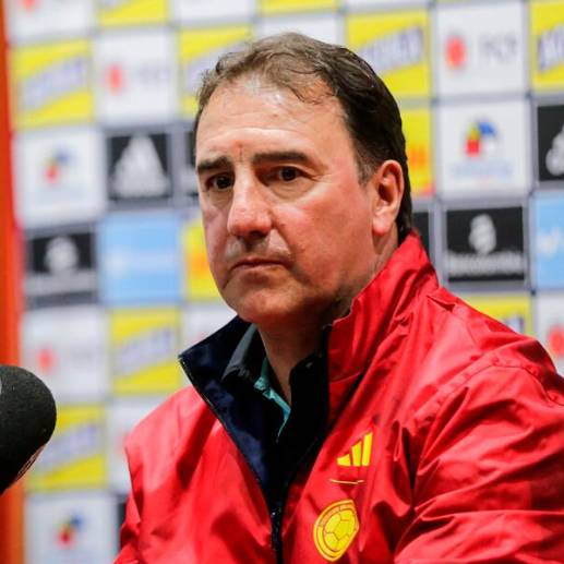 El técnico Néstor Lorenzo tendrá que buscar una alternativa para reemplazar a Johan Carbonero para los partidos que disputará la Selección Colombia ante Corea del Sur y Japón. FOTO COLPRENSA 