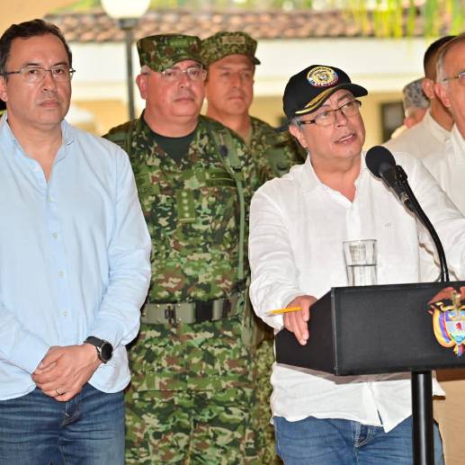 Este lunes justo antes de la llegada del presidente Gustavo Petro al Bajo Cauca antioqueño se registraron nuevos hostigamientos de ilegales contra la fuerza pública. FOTO CORTESÍA PRESIDENCIA