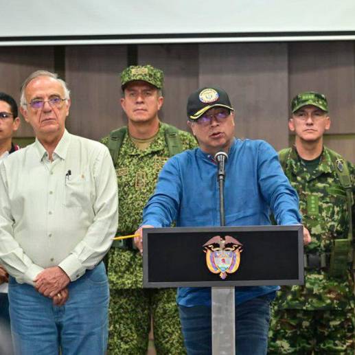 El consejo de seguridad entre el Gobierno nacional, los gobernadores de Antioquia y Córdoba, y las Fuerzas Militares, se llevó a cabo en Montelíbano. FOTO: TOMADA DE TWITTER @infopresidencia