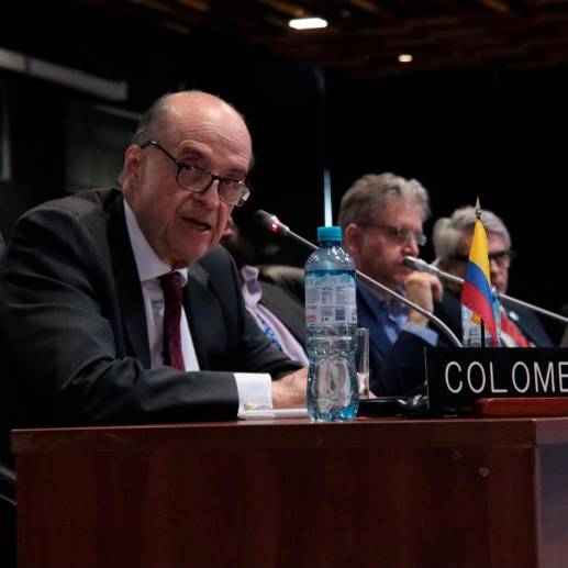 El canciller Álvaro Leyva estaba citado para responder por polémicos nombramientos en su cartera. FOTO COLPRENSA 