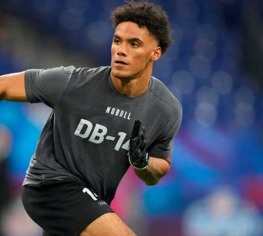 Christian González se roba los elogios en el Draft de la NFL. FOTO GETTY