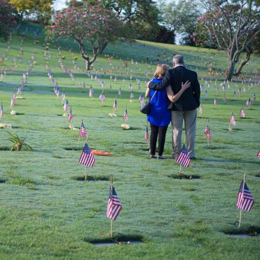 Las familias de las personas fallecidas conmemoran este día en honor al servicio prestado en EE. UU. FOTO: Tomada de Twitter @CMactual Helping Military Veterans