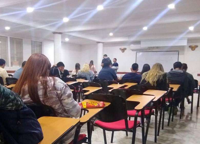Foto de reunión que se habría hecho el 2 de julio. FOTO CORTESÍA