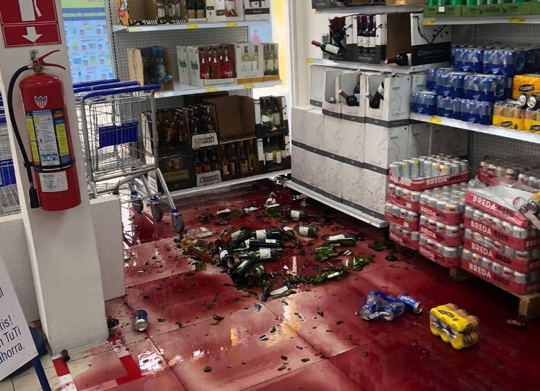 Cientos de ecuatorianos han publicado imágenes y videos de las consecuencias del sismo en redes sociales. Foto: Cortesía Twitter.