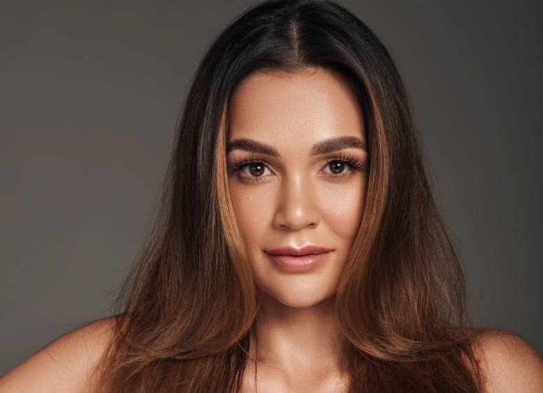 Lina Tejeiro hace parte del formato “La vuleta al mundo en 80 risas”, que se emite en las noche”. FOTO Cortesía Hernan Puentes