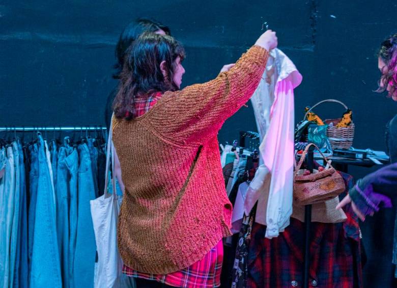 El Mercado Vintage, una opción para los compradores de ropa de segunda de Medellín. FOTO Cortesía