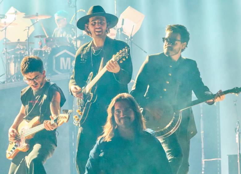Juanes y Morat cantaron juntos Besos en guerra y 506 al comienzo del concierto. FOTO: CORTESÍA MARIO ALZATE