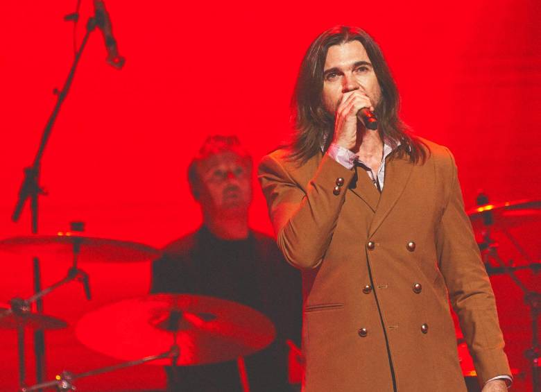 Juanes interpretó varias de sus canciones en la ceremonia en los Latin Songwriters Hall of Fame. FOTO Cortesía @marioalzatee