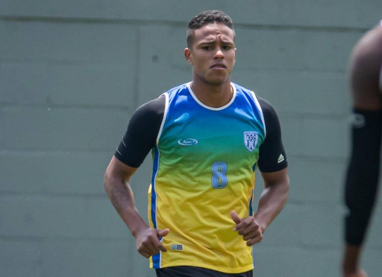 El antioqueño Juan Manuel Zapata es figura del Envigado, equipo al que llegó hace once años para formarse como futbolista profesional. FOTO CARLOS VELÁSQUEZ 