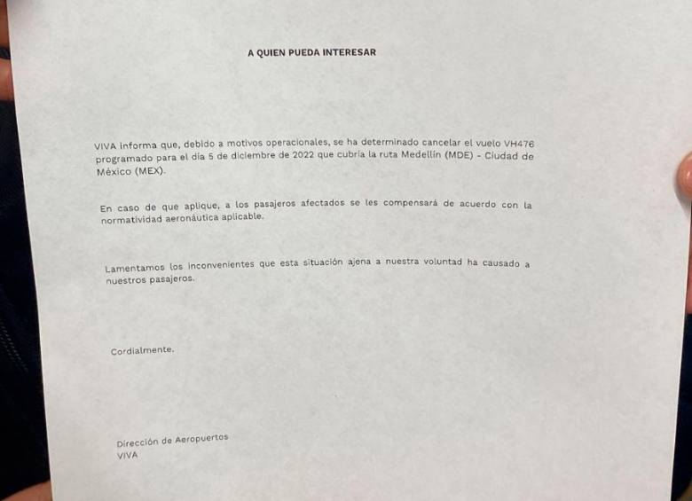 Carta con la que la aerolínea reconoce la falla y se compromete a atender a los afectados. FOTO: Cortesía.