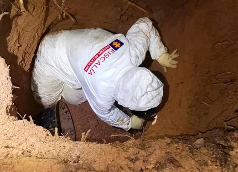 El cuerpo de Maximiliano fue encontrado por agentes del CTI de la Fiscalía luego de que uno de los procesados los llevara hasta la vereda Cuturú Alto, de Segovia. FOTO CORTESÍA - FISCALÍA