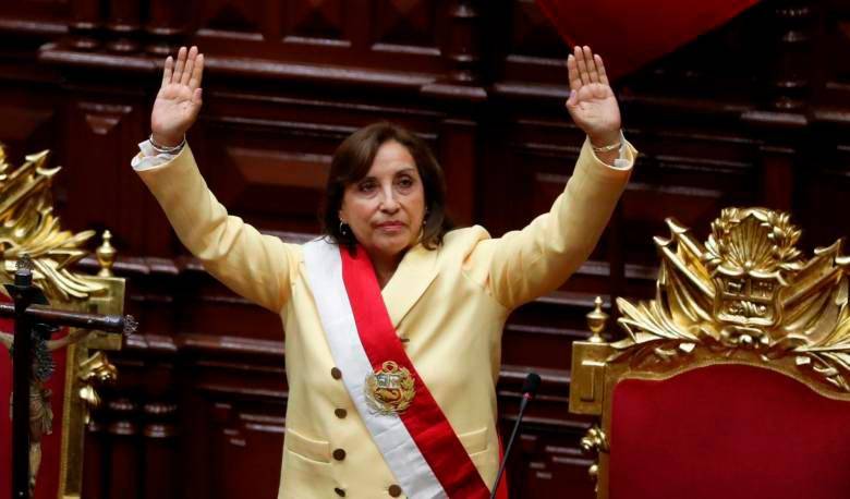 Dina Boluarte llegó al máximo cargo el pasado 7 de diciembre. Se convirtió en la primer mujer en ocupar la presidencia en la historia del país. Foto: EFE. 