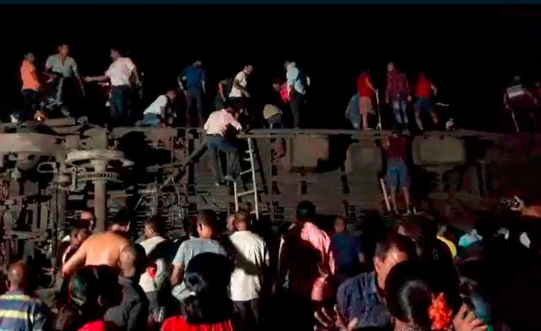 Se reanuda el servicio de tren después de que se hubiera presentado un fuerte accidente en la vía. Foto: Captura de video. 