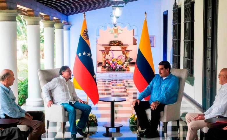 En su reunión de este jueves, Gustavo Petro y Nicolás Maduro hablaron sobre acuerdos para luchar contra el narcotráfico, abrir los consulados y convocar a una cumbre de países amazónicos. FOTO CORTESÍA - PRESIDENCIA